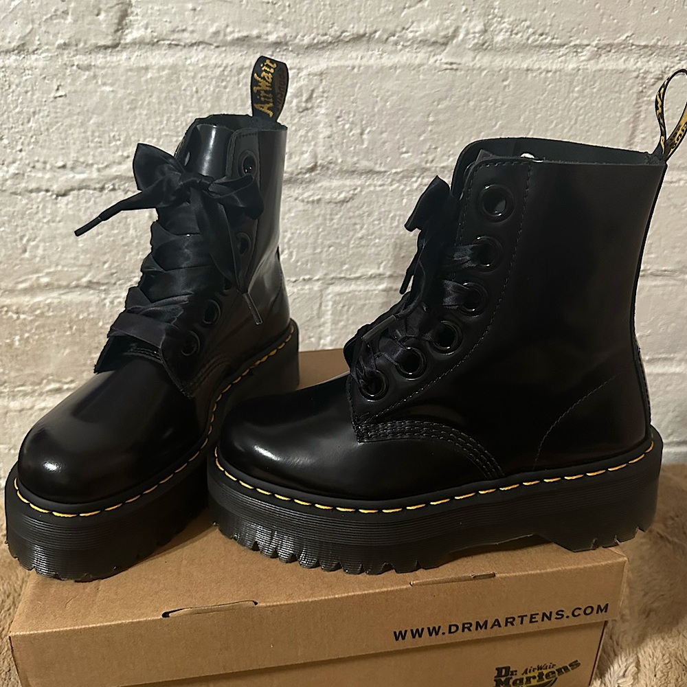 Dr. Martens MOLLY Boots